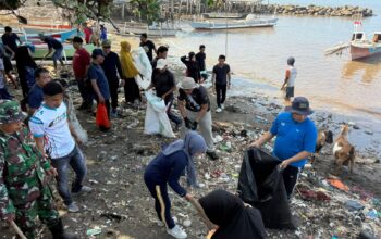 Bupati Bantaeng M.Fathul Fauzi Turun Langsung Memimpin Kerja Bakti Untuk Kebersihan Lingkungan