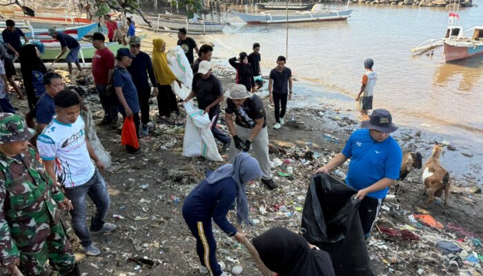 Bupati Bantaeng M.Fathul Fauzi Turun Langsung Memimpin Kerja Bakti Untuk Kebersihan Lingkungan